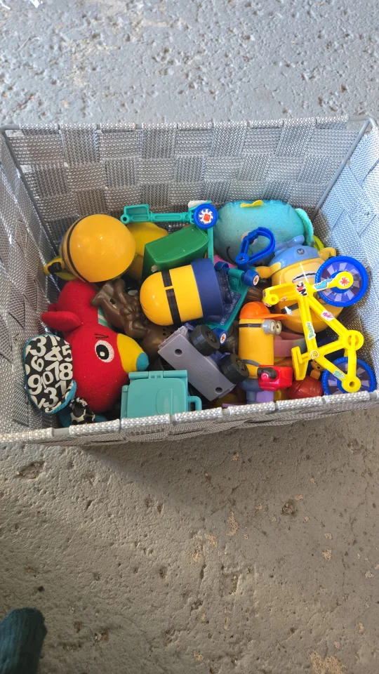 LeapFrog Pick Up and Count Vacuum thumbnail