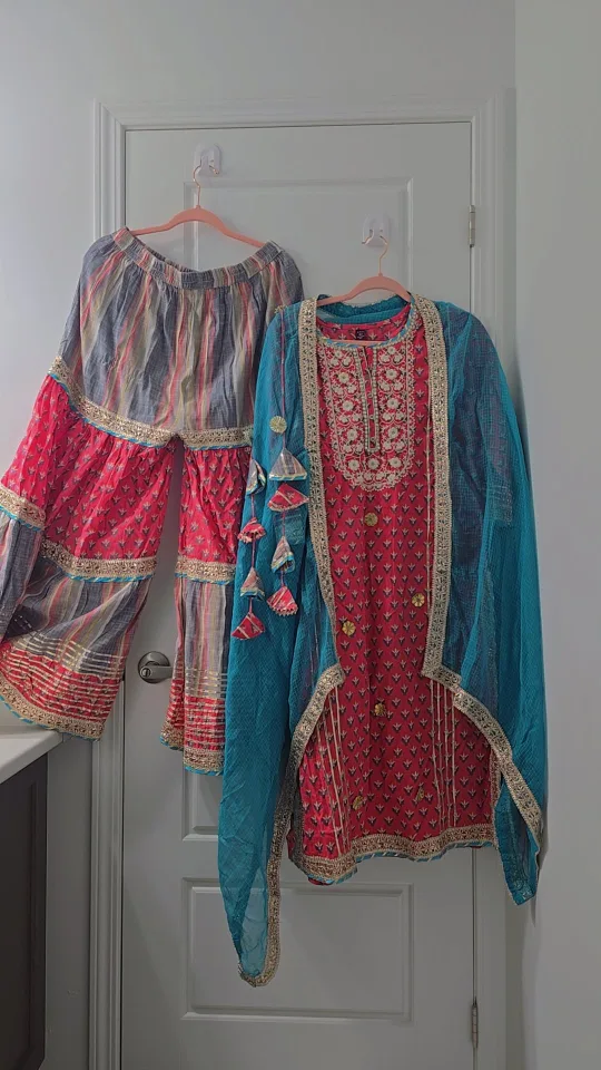 Salwar Kameez Suit Set thumbnail