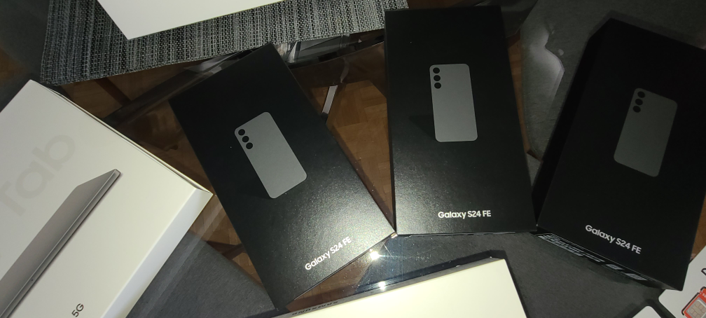 New Samsung Galaxy S24 FE 128GB