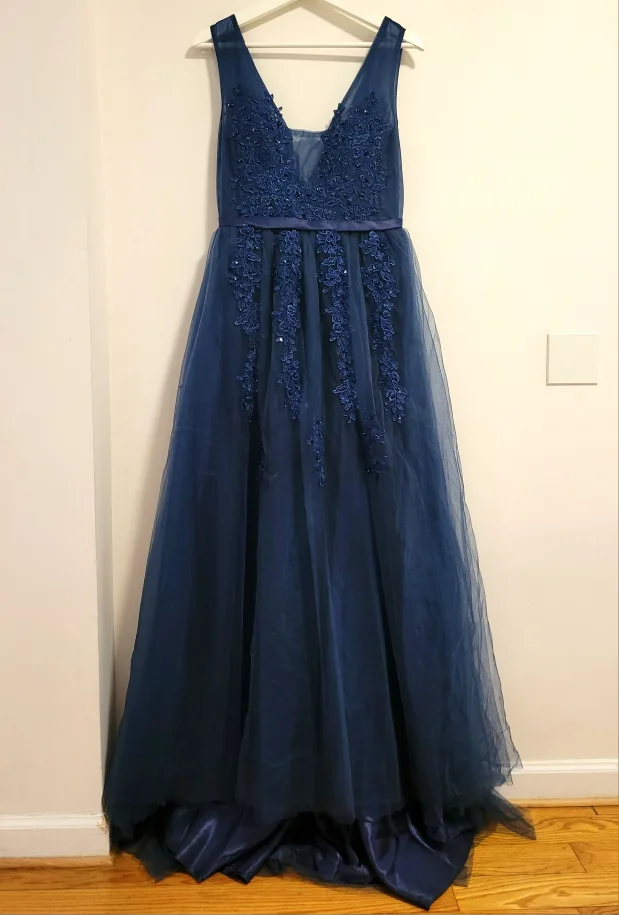 Elegant Navy Blue Evening Gown – Size M/L – Like New image indicator(4)
