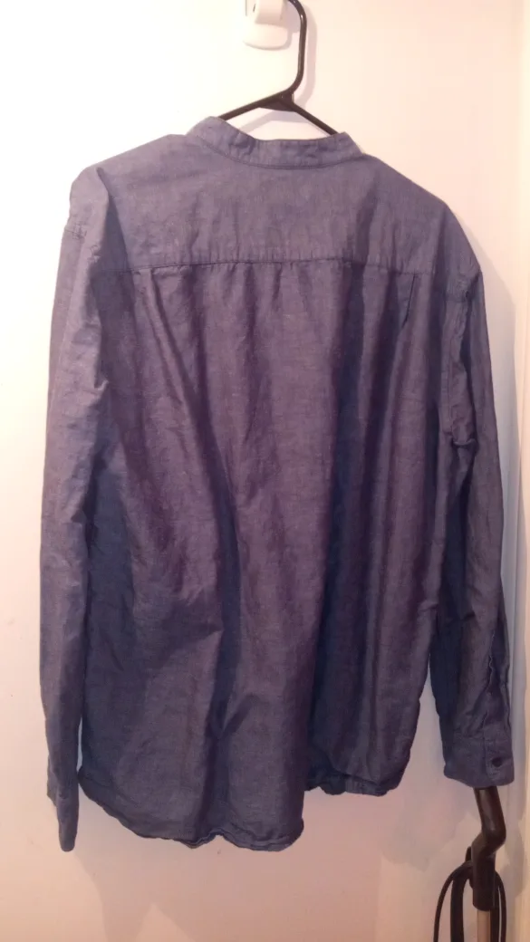Uniqlo Blue Button-Up Shirt (Size L) image indicator(5)