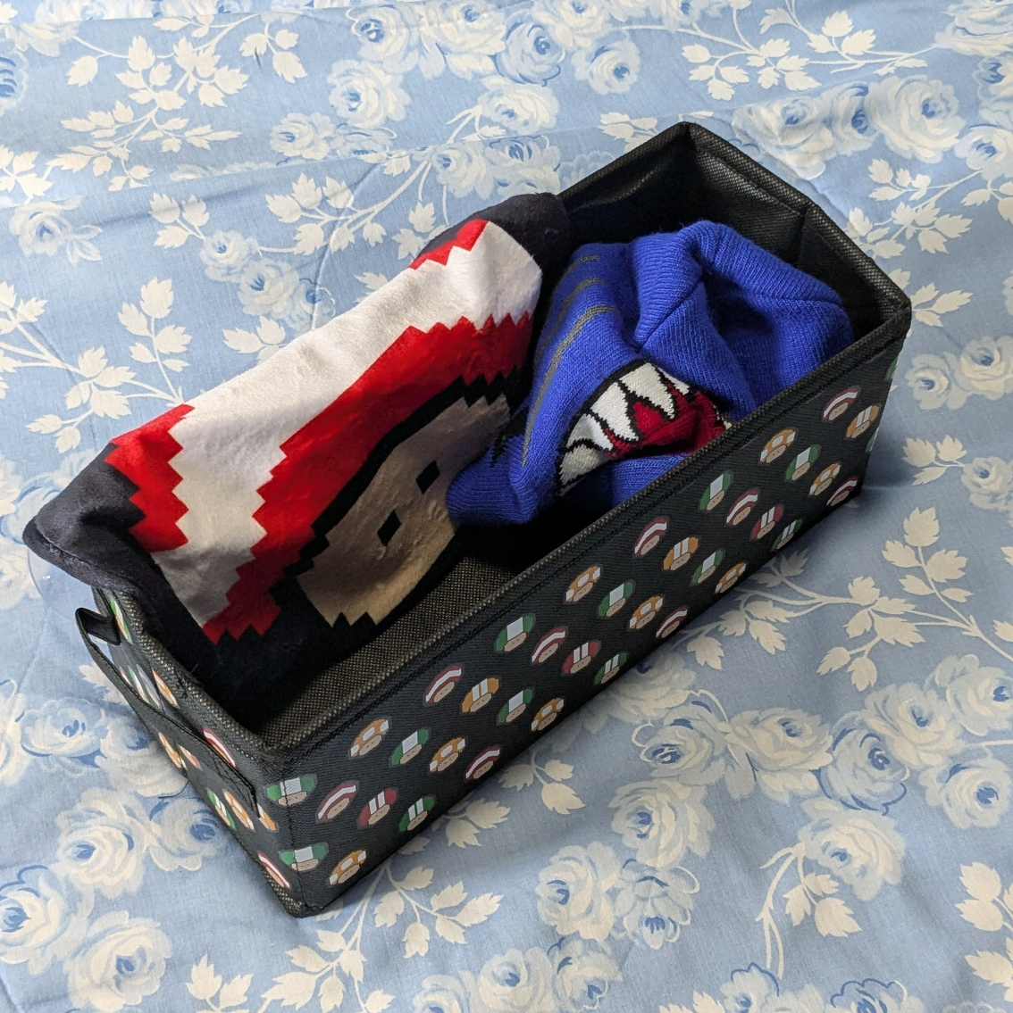 Storage Box, Mario Bag & Shark Hat - photo 2