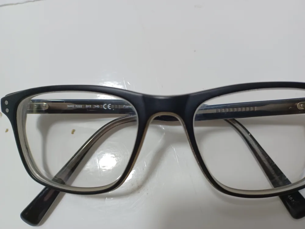 Nike 7220  Eyeglasses frame 52 20 120 gently used image indicator(2)