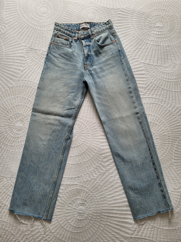 Zara Light Wash Jeans Size 2