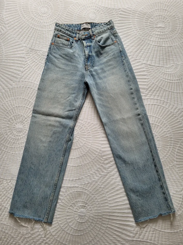 Zara Light Wash Jeans Size 2 thumbnail