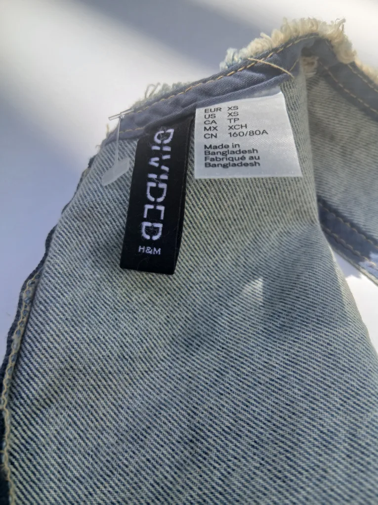 H&M Divided Denim Cropped Top - Size XS image indicator(4)