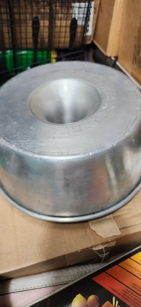 Angel Food Cake Pan - 10 inch like new. price not negotiable image indicator(4)