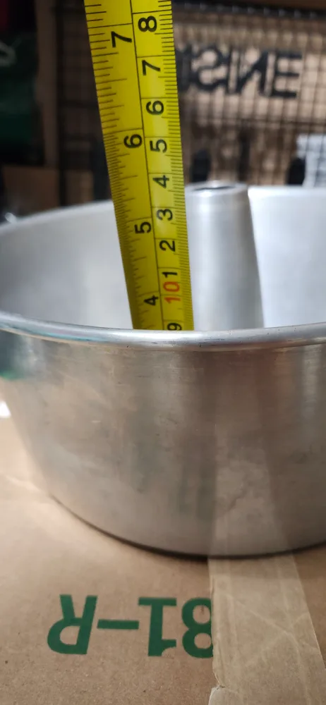 Angel Food Cake Pan - 10 inch like new. price not negotiable image indicator(6)