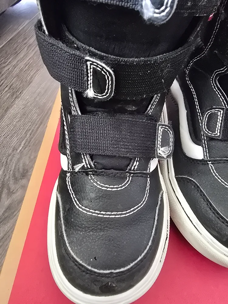 Vans Black Snow Boots image indicator(2)