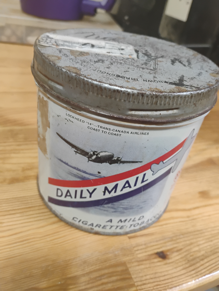 Vintage Daily Mail Tobacco Tin - photo 2