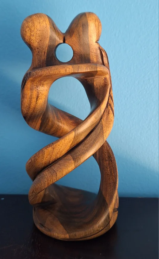 Wooden Abstract Sculpture Kissing Couple image indicator(2)