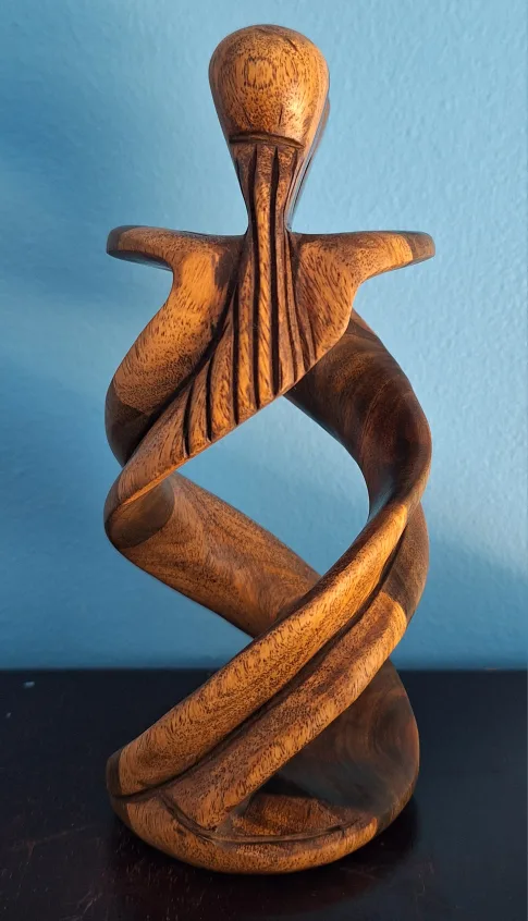 Wooden Abstract Sculpture Kissing Couple image indicator(4)