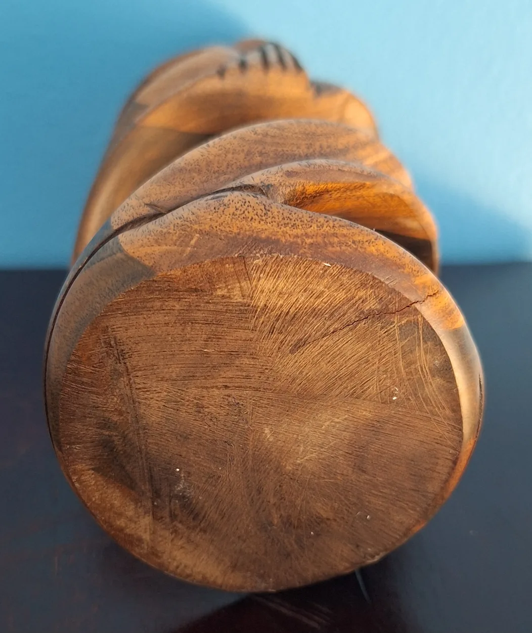 Wooden Abstract Sculpture Kissing Couple image indicator(5)