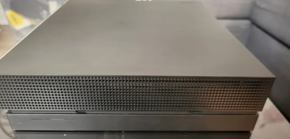Xbox One X (Black - 1TB) image indicator(3)