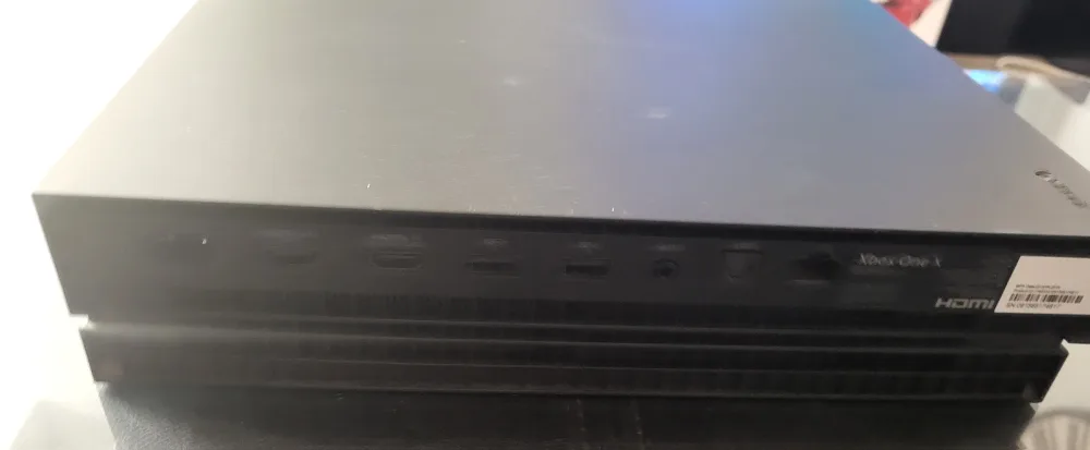 Xbox One X (Black - 1TB) image indicator(4)