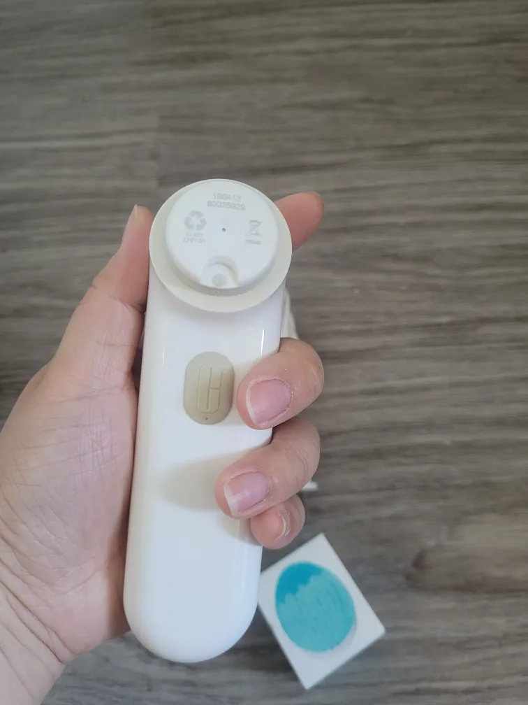 Clinique Sonic System Purifying Cleansing Brush image indicator(2)