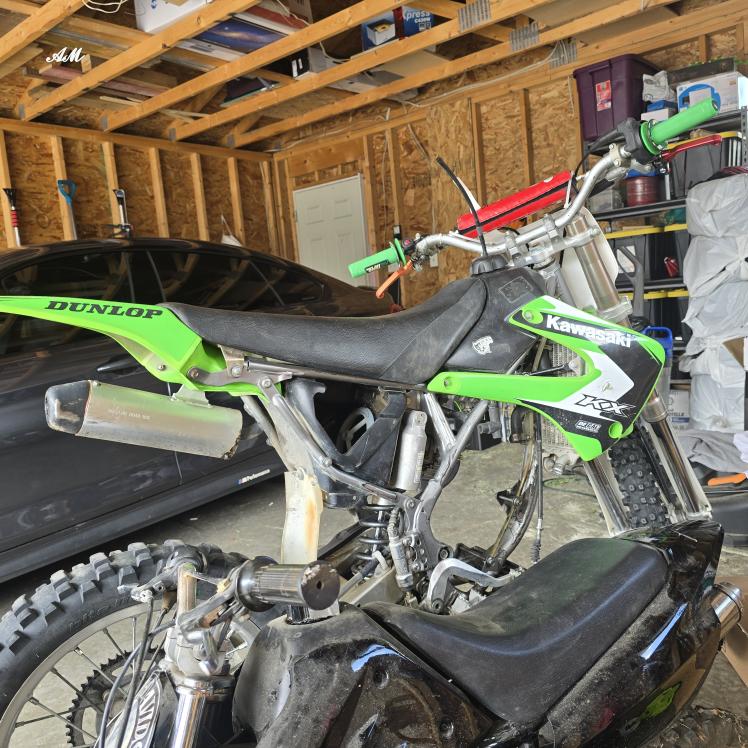Bunch of dirtbike parts