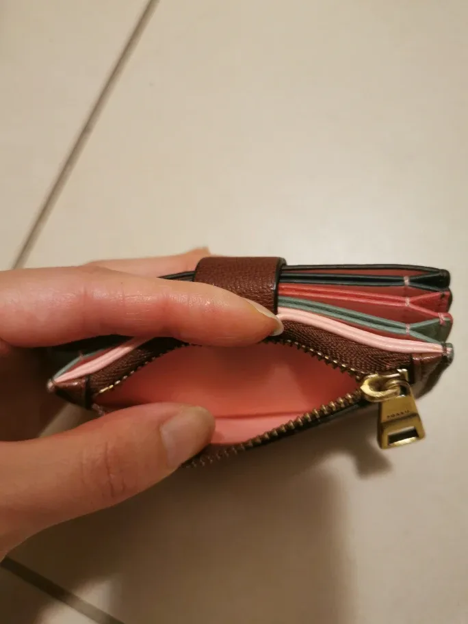 Fossil Leather Card Holder Wallet image indicator(7)