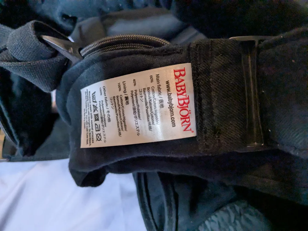 BABYBJÖRN Baby Carrier One in BLACK +/- drool cover image indicator(5)