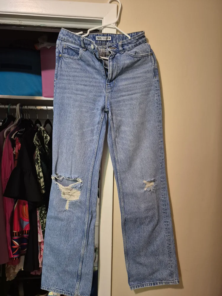 Zara Ripped Denim Jeans - Size 6 thumbnail