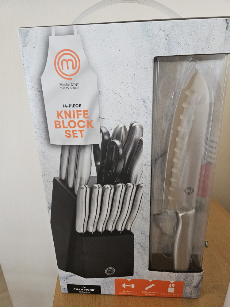 MasterChef 14-Piece Knife Block Set - New in Box!