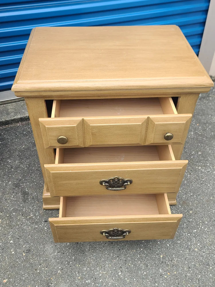 Wooden 3-Drawer Nightstand image indicator(4)