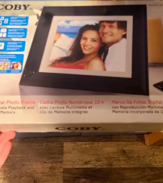 Coby 10.4" Digital Photo Frame image indicator(3)