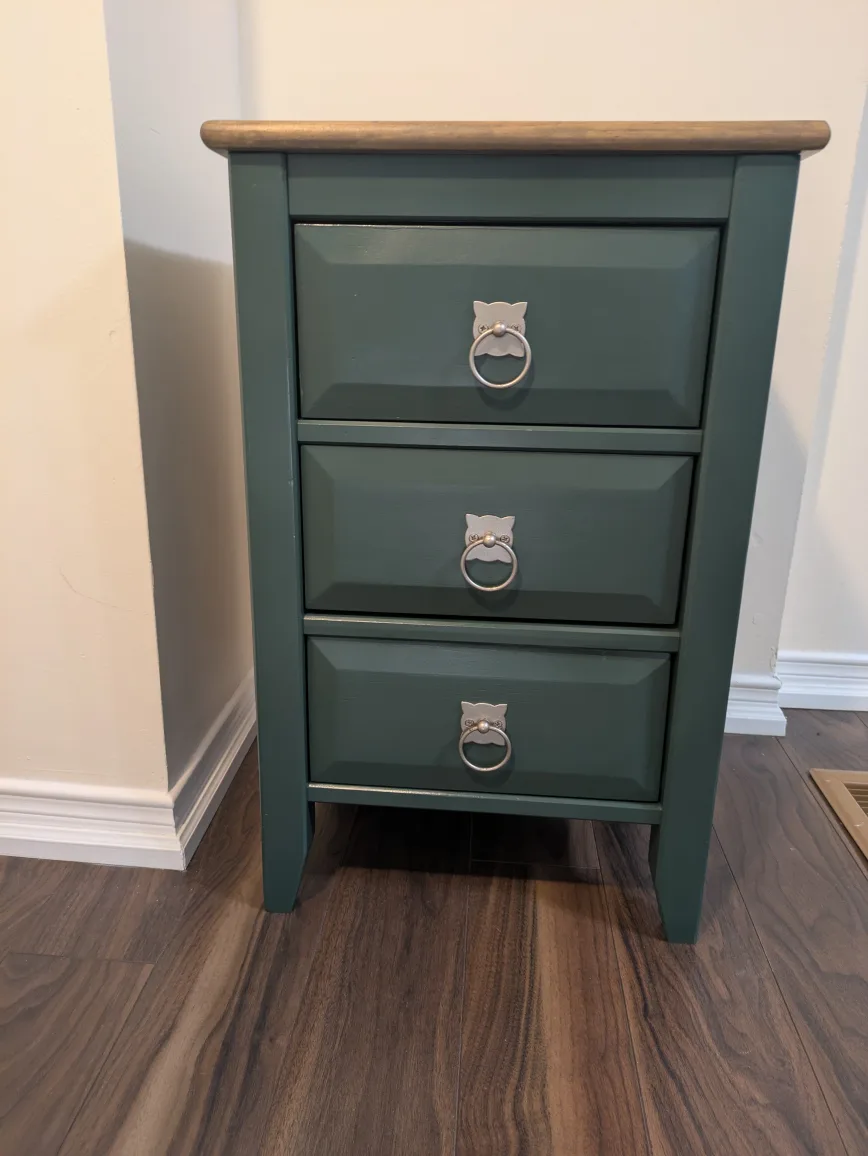 Green Wood 3-Drawer Accent / Bedside Table image indicator(3)