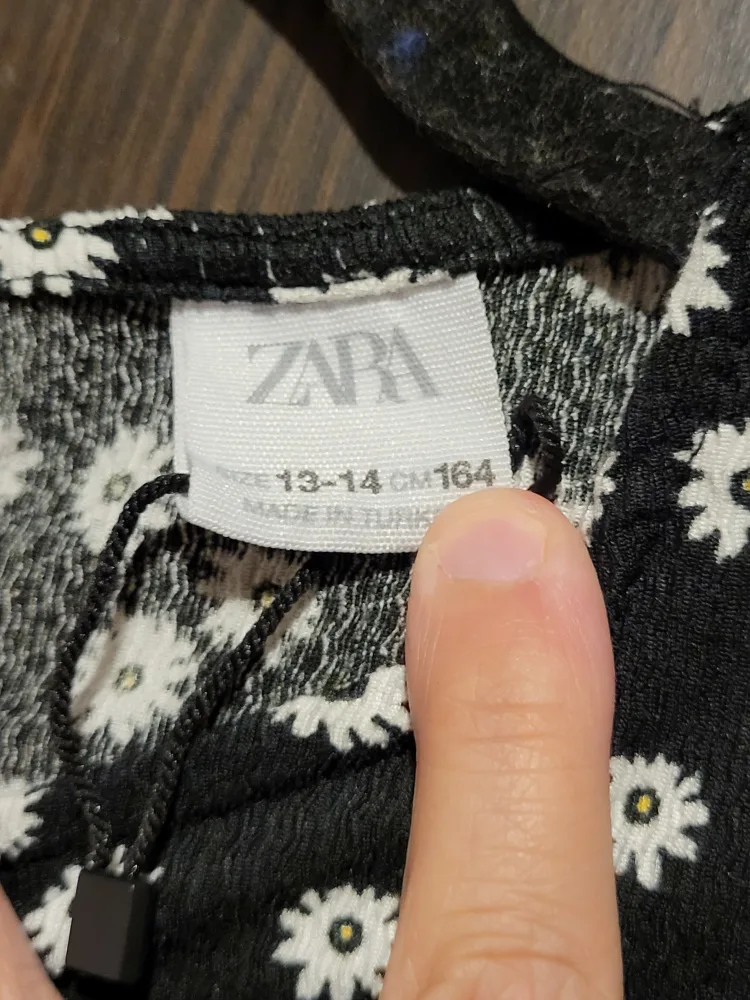 Zara Daisy Crop Top Size: 13-14 image indicator(4)