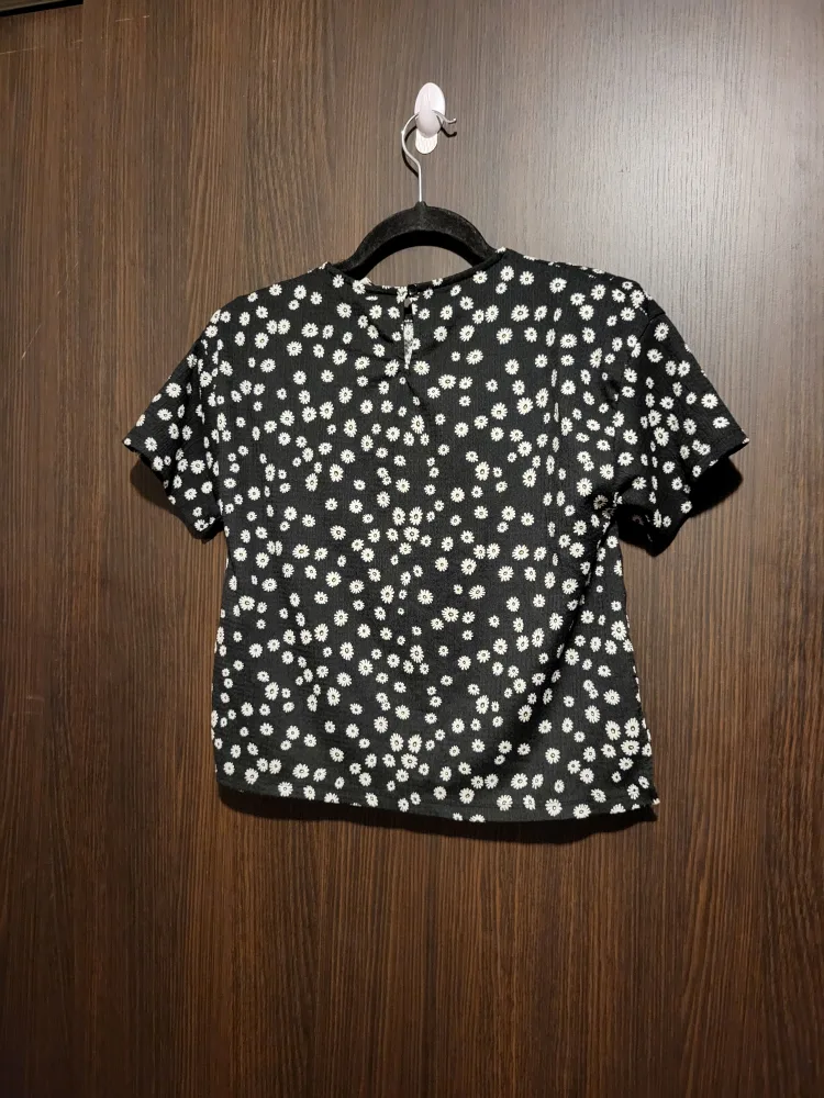 Zara Daisy Crop Top Size: 13-14 image indicator(6)