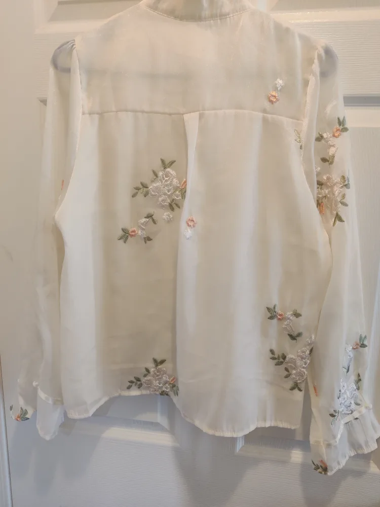 New Embroidered Cream Blouse size M image indicator(5)