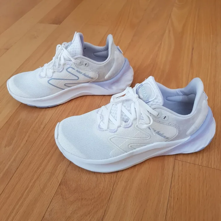 New Balance Women's Running Shoes image indicator(3)