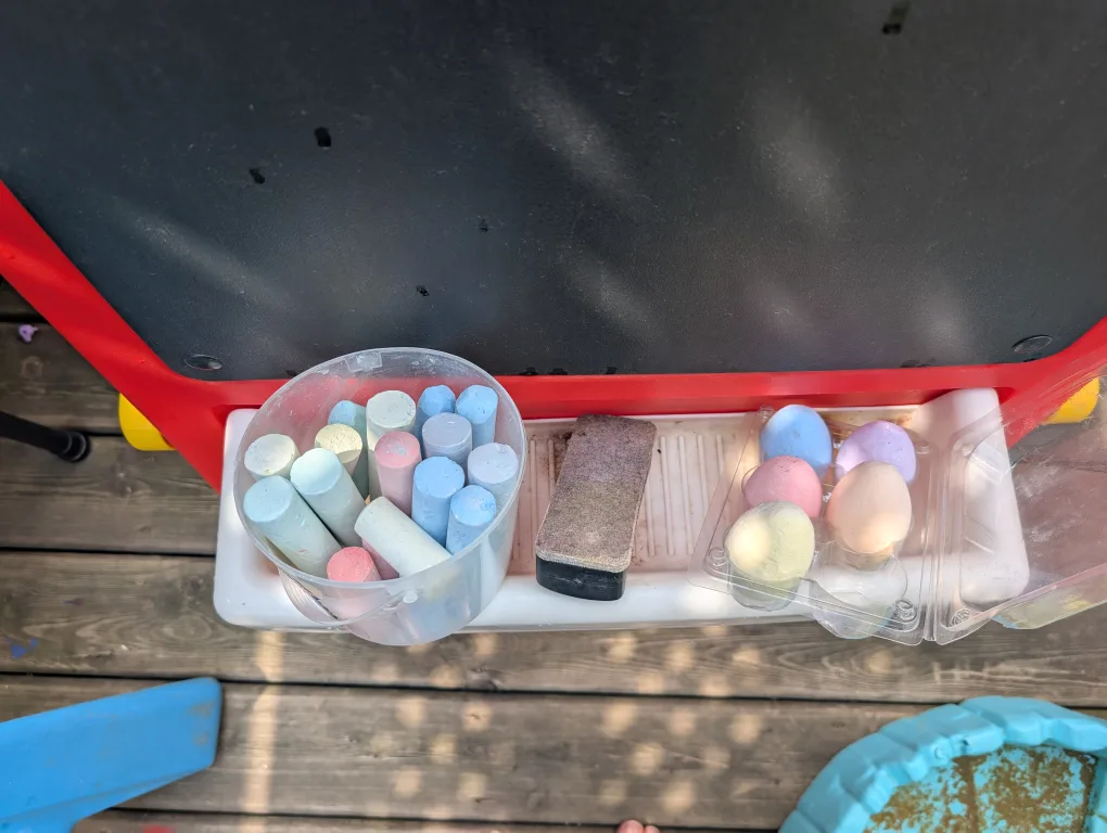 Little Tikes Easel - Red & Yellow image indicator(5)