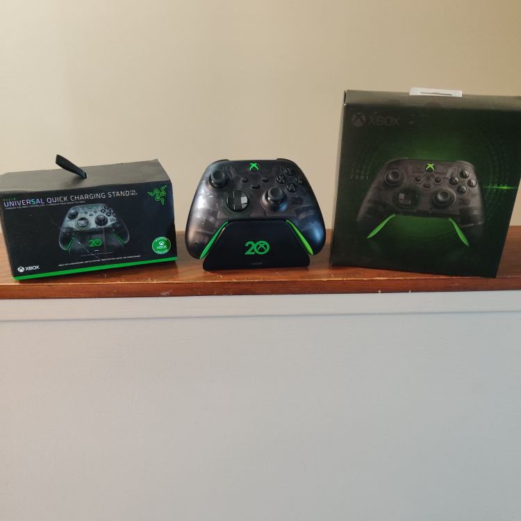 Xbox 20th Anniversary Controller + Razer Charging Stand - photo 2