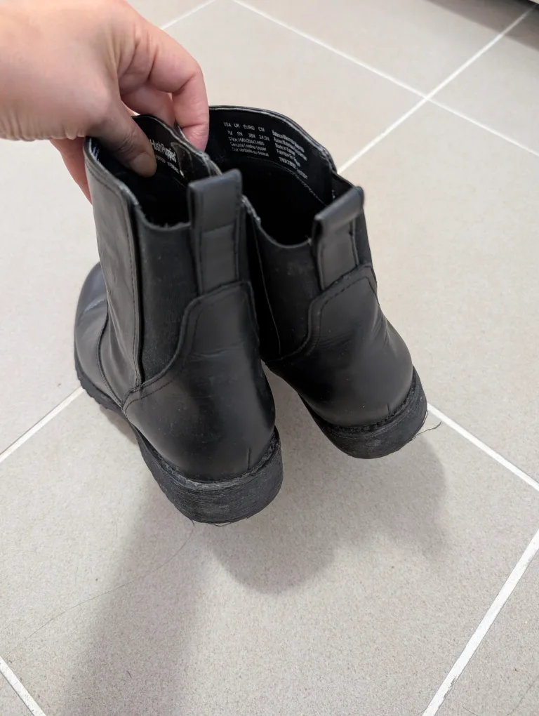 Hush Puppies Black Leather Boots Size 7 image indicator(2)