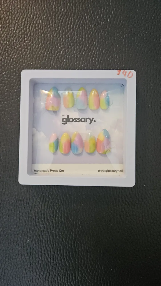 Glossary Press-On Nail Kit image indicator(3)