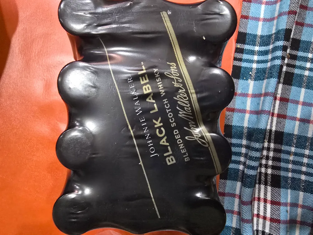 black label whiskey glass image indicator(2)