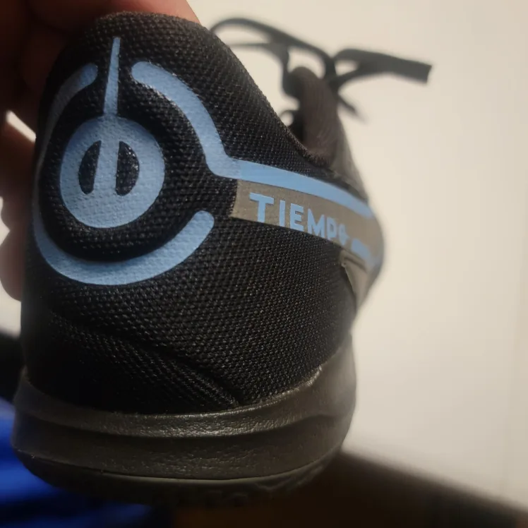 nike sneakers tiempo size 7 image indicator(3)