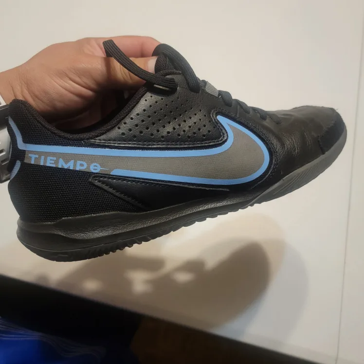 nike sneakers tiempo size 7 image indicator(6)