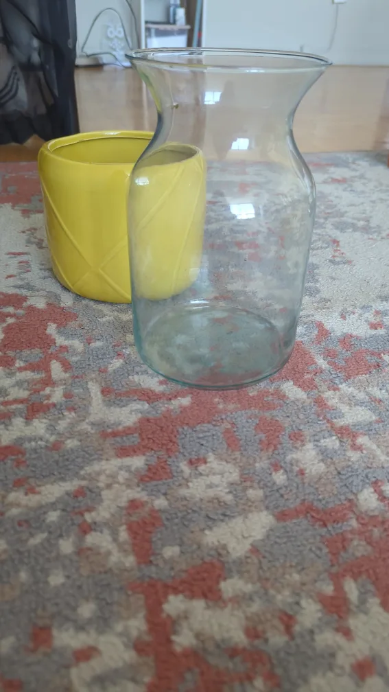 Assorted Vases, Bowls, and Glasses image indicator(5)