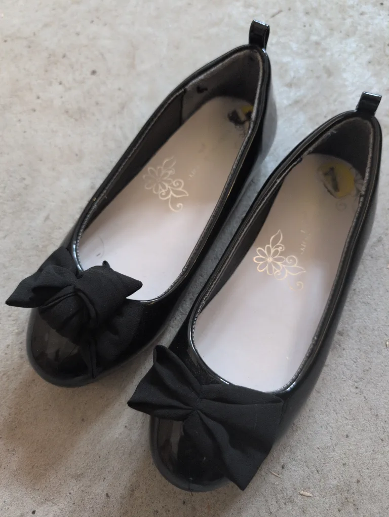 Nanette Lepore Girls Black Flats - Size 1 thumbnail