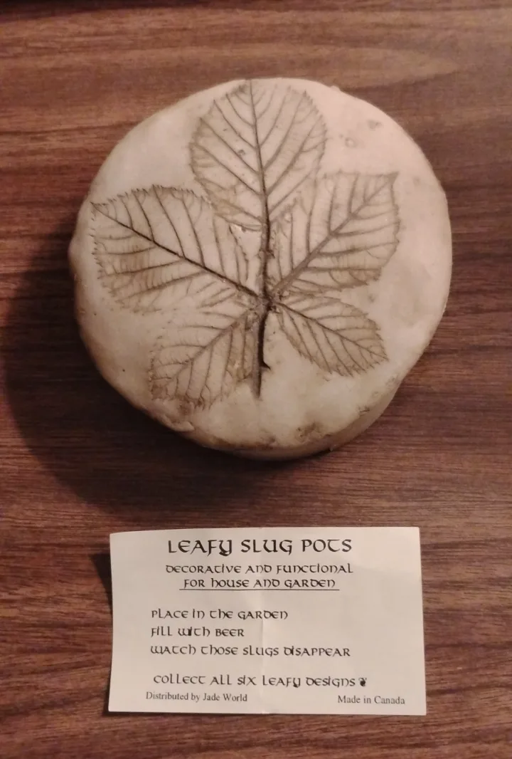 Leafy Slug Pot - Garden Decor  •  Made in Canada thumbnail