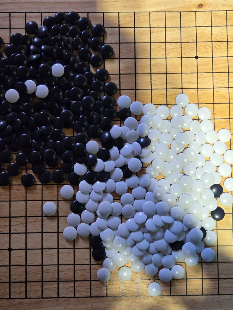 30cm x 30cm Wooden Go Board with Stones – Compact and Classic image indicator(2)