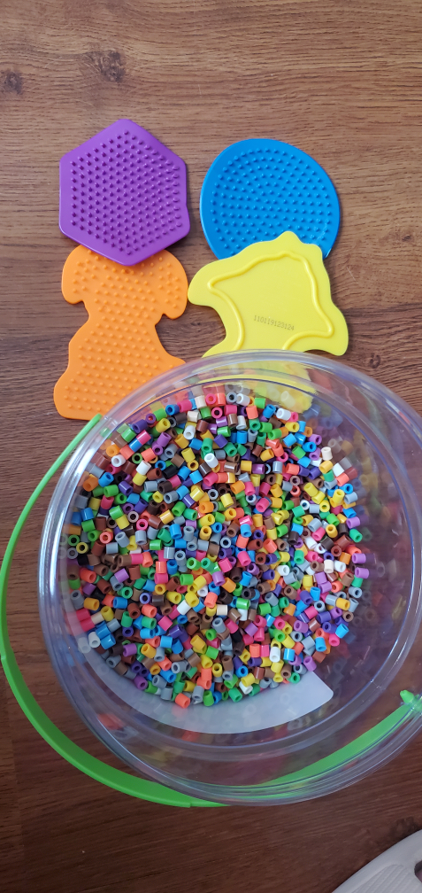 Perler Beads Bucket with Pegboards, 8500 Pieces - photo 2