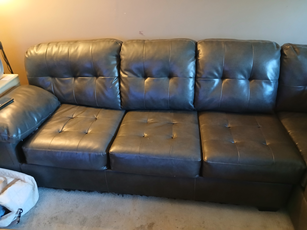 free Leather sectional sofa - photo 2