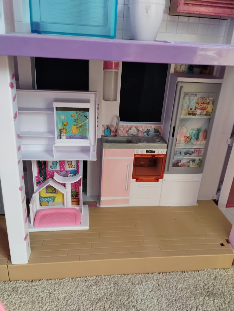 Barbie Dreamhouse Dollhouse FREE! image indicator(3)
