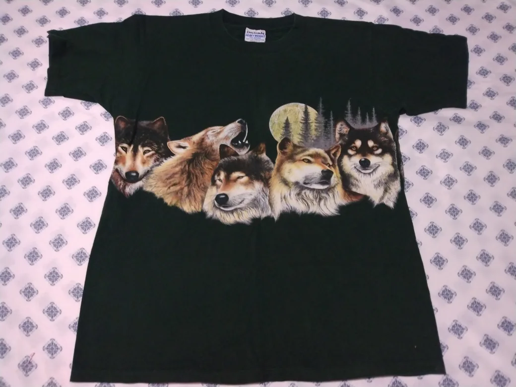 Men's Medium Wolf Pack Graphic T-Shirt