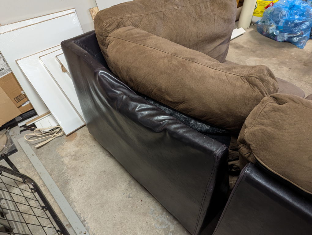 Brown Sectional Sofa - Comfy & Stylish! - photo 3
