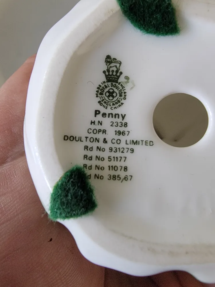 Royal Doulton Figurine Penny H.N. 2338 image indicator(4)