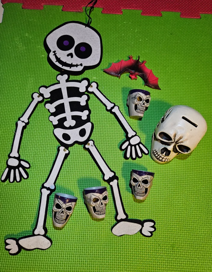 Free Halloween Decorations thumbnail